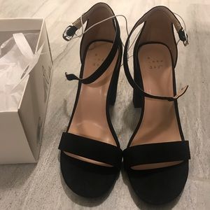Classic black heel